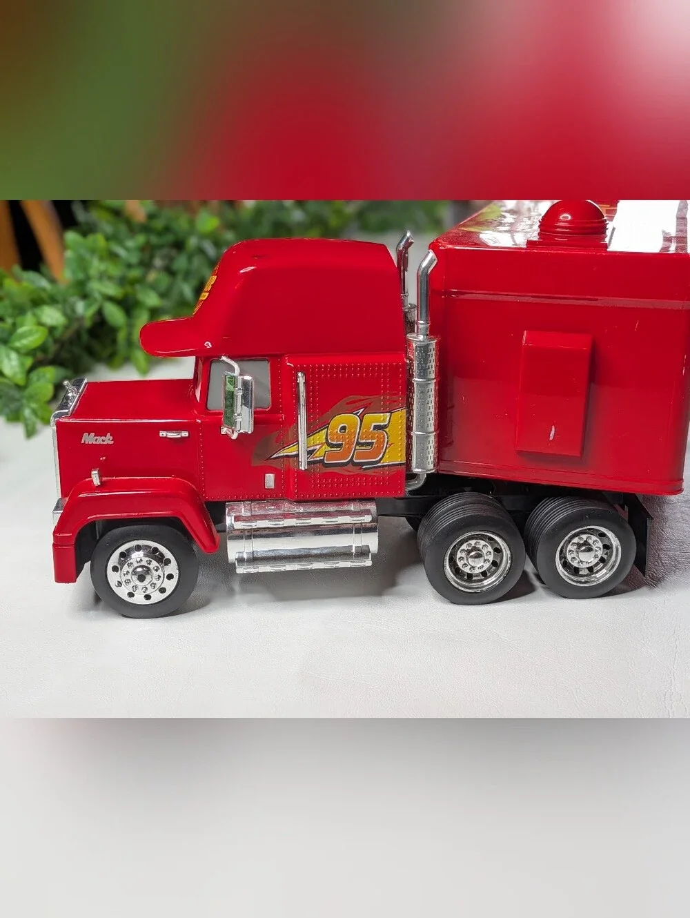 Jada Toys Pixar Mac 1/24 Scale Hauler Truck And Trailer